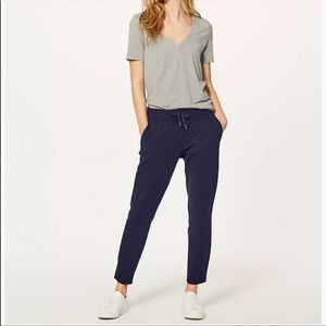 Lululemon womens on the fly pant navy size 12